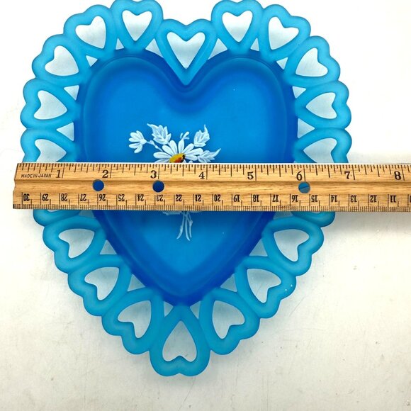 Vtg Westmoreland Blue Satin Glass Heart Shape Trinket Dish Silver Daisy - Picture 8 of 9